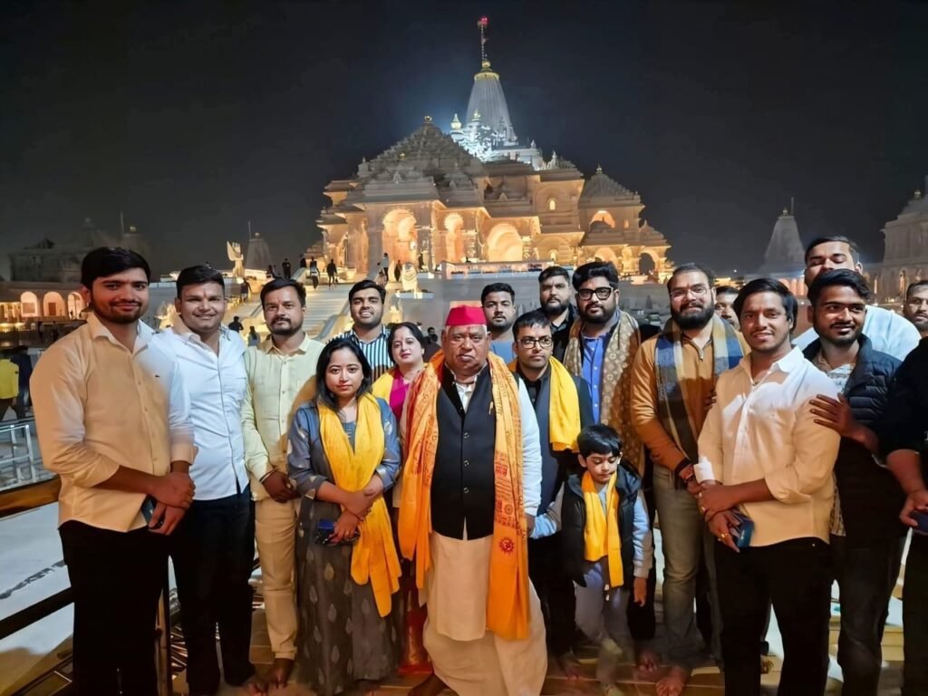 अयोध्या 30नवम्बर 25*सांसद परिवार समेत पहुंचे राम मंदिर दर्शन को*
