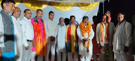 अयोध्या2नवम्बर25*शिवाला चौराहा मेले में पहुंचे विधायक रामचंद्र यादव, श्रद्धालुओं को कराया प्रसाद वितरण अयोध्या2नवम्बर25*शिवाला चौराहा मेले में पहुंचे विधायक रामचंद्र यादव, श्रद्धालुओं को कराया प्रसाद वितरण