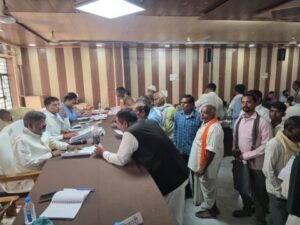 अयोध्या3नवम्बर25*अधिवक्ताओं ने तहसील की समस्याओं को लेकर एडीएम को सौंपा 5 सूत्री ज्ञापन