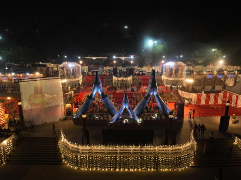 वाराणसी5नवम्बर25*बाबा विश्वनाथ की पावन नगरी आज देव दीपावली के अनुपम प्रकाश से आलोकित हुई। वाराणसी5नवम्बर25*बाबा विश्वनाथ की पावन नगरी आज देव दीपावली के अनुपम प्रकाश से आलोकित हुई।