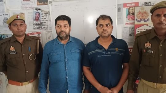 मथुरा 5 नवंबर 25* श्री बांकेबिहारी मंदिर सुरक्षा में तैनात पुलिस कर्मियो के साथ मारपीट/अभद्रता करने वाले 04 अभियुक्त गिरफ्तार ।* मथुरा 5 नवंबर 25* श्री बांकेबिहारी मंदिर सुरक्षा में तैनात पुलिस कर्मियो के साथ मारपीट/अभद्रता करने वाले 04 अभियुक्त गिरफ्तार ।*