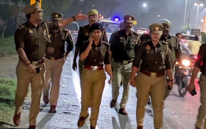 मथुरा 6 नवंबर 25 *क्षेत्राधिकारी रिफायनरी सुरक्षा के दृष्टिकोण दल बल के साथ पैदल भ्रमण* मथुरा 6 नवंबर 25 *क्षेत्राधिकारी रिफायनरी सुरक्षा के दृष्टिकोण दल बल के साथ पैदल भ्रमण*