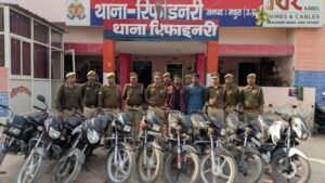 मथुरा 20 नवंबर 25* 02 अन्तर्जनपदीय शातिर मोटर साइकिल चोरो को किया गिरफ्तार, कब्जे 09 चोरी की मोटर साइकिल बरामद ।*