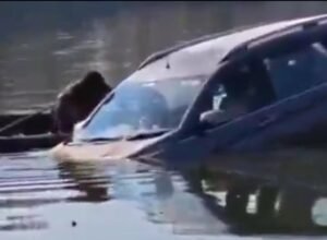 उत्तर प्रदेश30नवम्बर 25*ऐसी इंसानियत को सलाम खुद की जान जोखिम में डालकर शुभम की जान बचाने वाले "फैसल" को सलाम!*