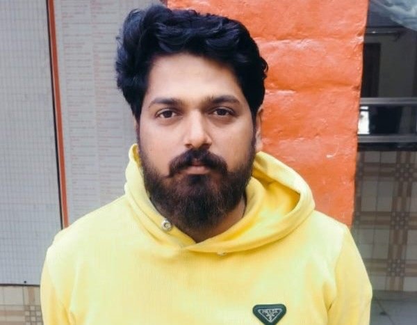 मथुरा 1 दिसंबर 25*थाना शेरगढ पुलिस द्वारा धोखाधडी के अभियोग में वांछित अभियुक्त को किया गिरफ्तार ।* मथुरा 1 दिसंबर 25*थाना शेरगढ पुलिस द्वारा धोखाधडी के अभियोग में वांछित अभियुक्त को किया गिरफ्तार ।*