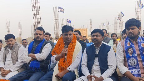 कौशाम्बी 1/12/25*सपा के जिला उपाध्यक्ष डाक्टर निसार सिद्दीकी ने सैकड़ो समर्थकों के साथ सपा छोड़ आजाद समाज पार्टी की ली सदस्यता*