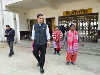 कौशाम्बी 1/12/25*जय प्रकाश नारायण सर्वोदय बालिका विद्यालय का डीएम ने किया निरीक्षण*