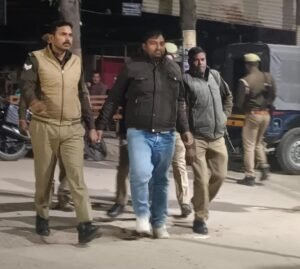 सुलतानपुर03सितम्बर 25*। अधिवक्ता से बदसलूकी व छिनैती का आरोपी टैक्सी स्टैंड संचालक काजिम हुसैन को गिरफ्तार