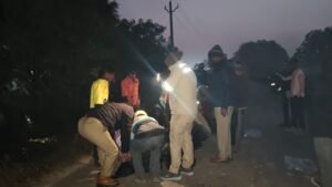 कौशाम्बी 4दिसम्बर 25*मजदूरी करने पैदल जा रहे दो मजदूरो को ट्रैक्टर ने कुचला दोनों मजदूरों की मौत*