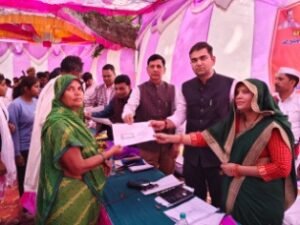 कौशाम्बी 4दिसम्बर 25*ग्राम घनश्याम नगर उर्फ हसनपुर में चौपाल लगाकर डीएम ने सुनी ग्रामवासियों की समस्याएं*