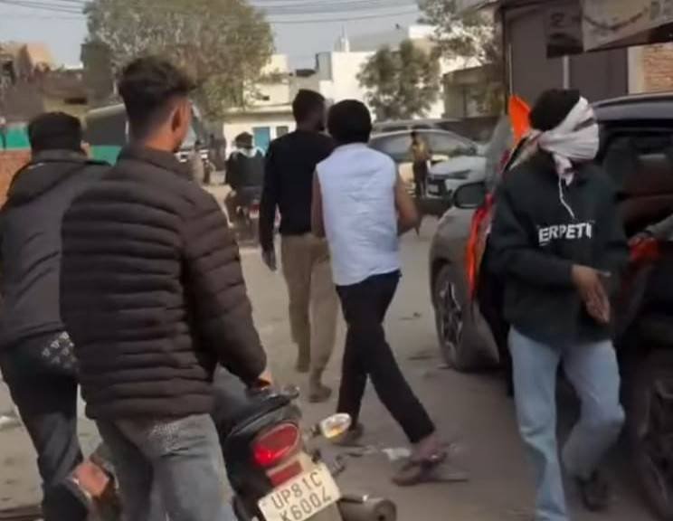 मथुरा 25 दिसंबर 2025* मथुरा वृंदावन में मांस मीट की दुकानों को हर रोज अवैध तरीके से चलाया जा रहा है मथुरा 25 दिसंबर 2025* मथुरा वृंदावन में मांस मीट की दुकानों को हर रोज अवैध तरीके से चलाया जा रहा है