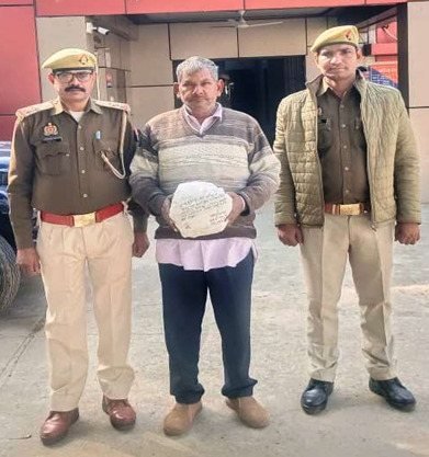 मथुरा 5 दिसंबर 25*थाना राया पुलिस द्वारा एक अभियुक्त को किया गिरफ्तार, कब्जे से 850 ग्राम अवैध नशीला पदार्थ गाँजा बरामद ।*