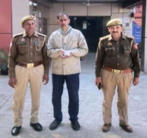 मथुरा 5 दिसंबर 25 *थाना राया पुलिस द्वारा टीम द्वारा सट्टे की खाईबाडी करते हुए अभियुक्त को किया गिरफ्तार ।*