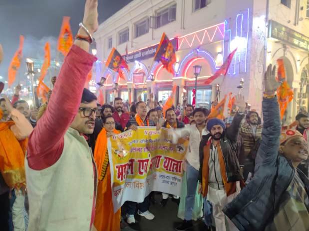 लखनऊ 6दिसम्बर 25*कारसेवकों की याद में निकाली मशाल भगवा यात्रा*