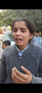 आगरा 06सितम्बर 25*के सैया थाना क्षेत्र स्थित पंडित मूंगा राम बाबूजी इंटर कॉलेज में दो चोटी न बनाने पर छात्रा को शिक्षकों ने बेरहमी से पीटा।