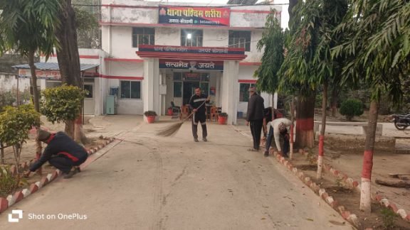 कौशाम्बी 7दिसम्बर 25*पुलिस अधीक्षक कौशाम्बी के निर्देशन में चला स्वच्छता अभियान*