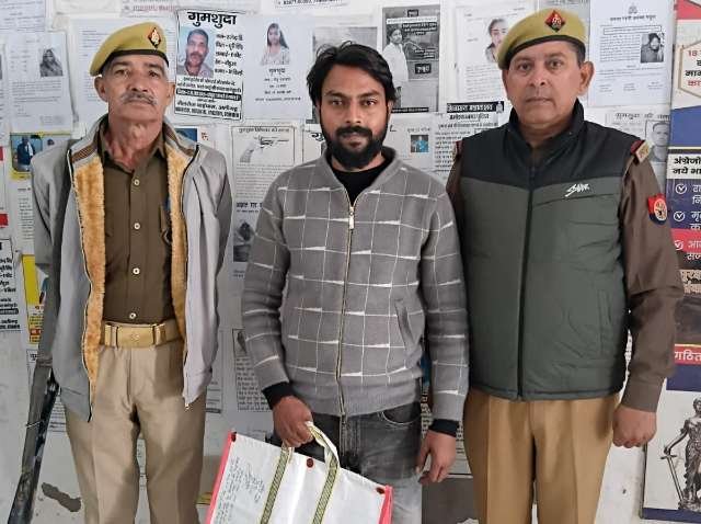 मथुरा 9 दिसंबर 25*थाना वृन्दावन पुलिस द्वारा 01 अभियुक्त को 01 किलो 318 ग्राम अवैध गांजा सहित किया गिरफ्तार ।*