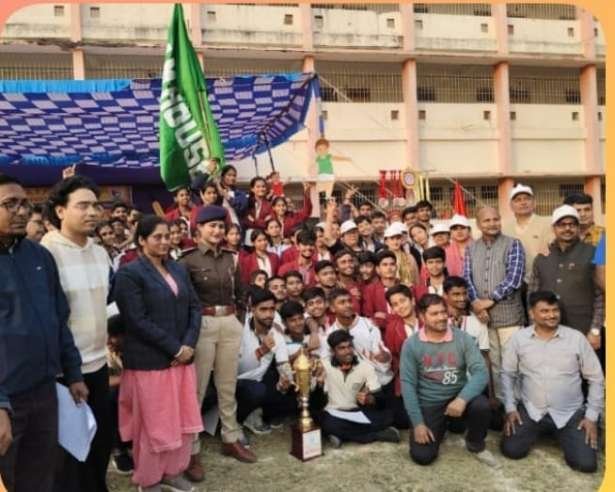 पूर्णिया बिहार 9 दिसंबर 25* महिला थाना ने विद्यार्थियों को यातायात और साइबर जागरूकता के बारे में किया जागरूक पूर्णिया बिहार 9 दिसंबर 25* महिला थाना ने विद्यार्थियों को यातायात और साइबर जागरूकता के बारे में किया जागरूक