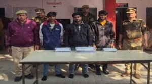 मथुरा10दिसंबर 25*थाना माँट पुलिस ने 03 अभियुक्तगण को चोरी/लूट की योजना बनाते समय किया गिरफ्तार ।*
