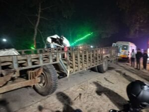 अयोध्या11दिसम्बर 25*पूराकलन्दर थाने के लिटिल फ्लावर के सामने भीषण सड़क दुर्घटना 3 की मृत्यु करीब 8 गंभीर रूप से घायल