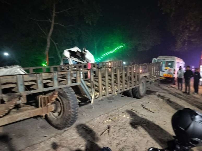 अयोध्या11दिसम्बर 25*पूराकलन्दर थाने के लिटिल फ्लावर के सामने भीषण सड़क दुर्घटना 3 की मृत्यु करीब 8 गंभीर रूप से घायल