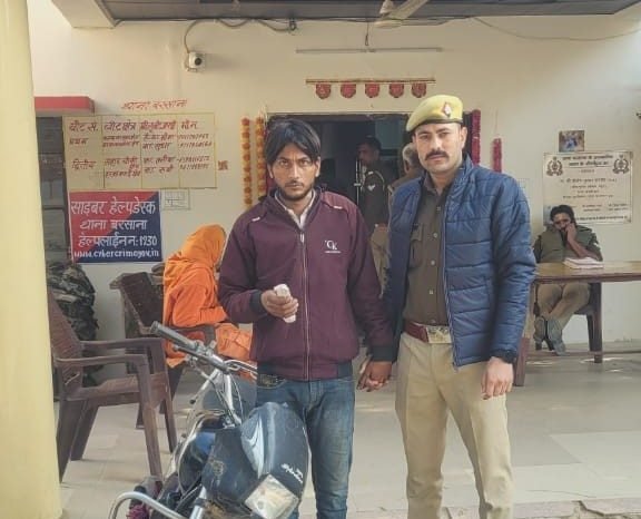 मथुरा 11 दिसंबर 25* 01 अभियुक्त को चोरी की 01 मोटर साईकिल व 01 अवैध चाकू के साथ गिरफ्तार किया गया ।*