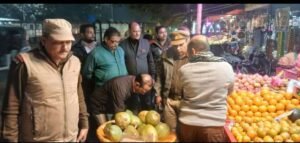 कानपुर 12दिसम्बर 25*पनकी पुलिस ने गस्त कर व्यापारियों को अतिक्रमण न करने की दी हिदायत*