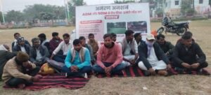 कौशाम्बी 12दिसम्बर 25**दो सौ साल पुराने तालाब पर कब्जे का आरोप, ग्रामीणों ने डायट मैदान में शुरू किया अनशन**