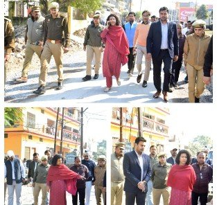 लखीमपुर 13दिसम्बर 25*मिदनिया तिराहा से एसएसबी रोड तक हाई-स्टैंडर्ड सीसी रोड निर्माण का काम डीएम दुर्गा शक्ति नागपाल की पहल पर शुरू हुआ।