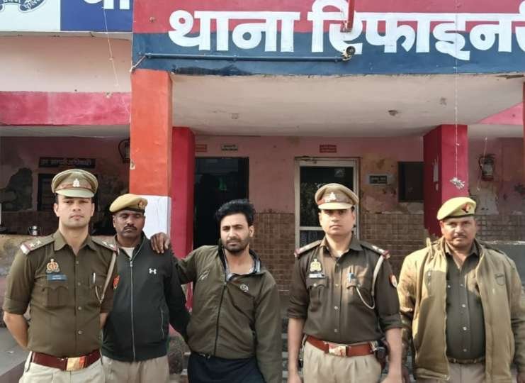 मथुरा 13 दिसंबर 25* मु0अ0सं0 143/25 धारा 303(2)/317(2) बीएनएस में एक वांछित अभियुक्त को किया गया गिरफ्तार ।*