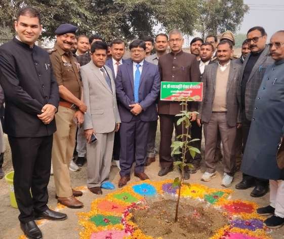 कौशाम्बी 13दिसम्बर 25*न्यायमूर्ति शेखर बी सराफ ने किया लोक अदालत का उद्घाटन*