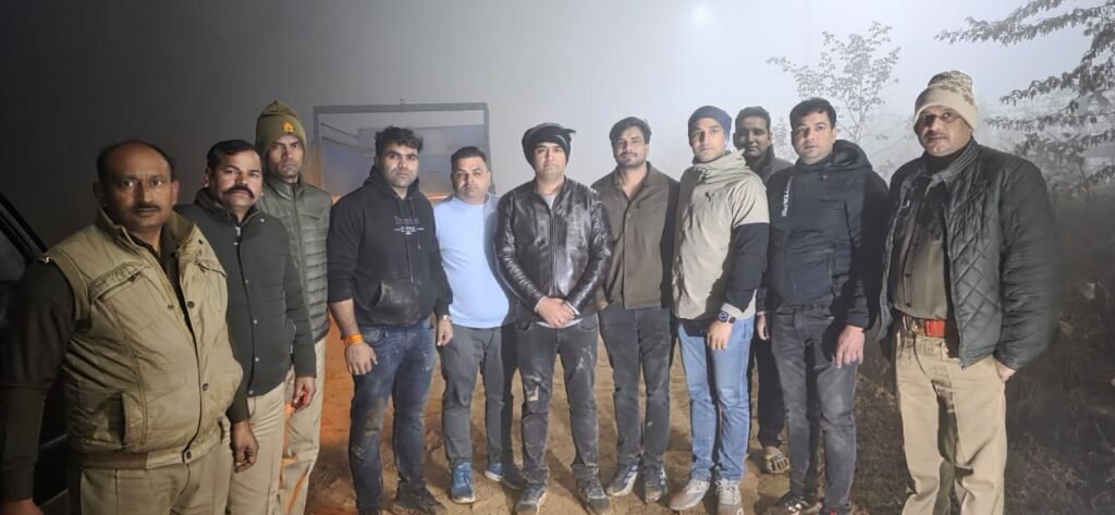 मथुरा14दिसंबर25*थाना नौहझील पुलिस व रिवार्डि टीम की बदमाशों के बीच बाजना कट एक्सप्रेस वे सर्विस रोड पर मुठभेड़।*