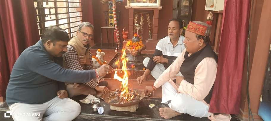 कानपुर नगर 15दिसम्बर 25*कांग्रेस रैली के विवादित नारों पर हंगामा, कानपुर में भाजपा नेता महेंद्र तिवारी ने भाजपा कार्यकर्ताओ के साथ किया हवन*