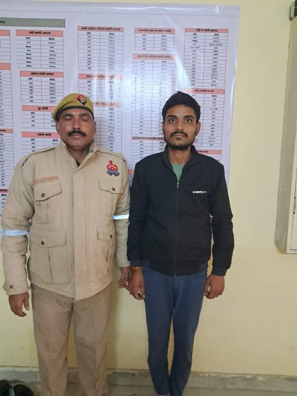 मथुरा 15 दिसंबर 25* प्रकाश में आये एक अभियुक्त को चोरी किये हुये 18000/- रूपये के साथ किया गया गिरफ्तार