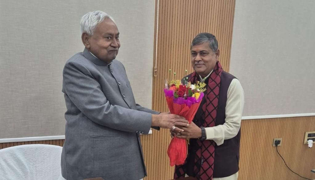 पूर्णिया बिहार 15 दिसंबर 25* *विधायक विजय खेमका ने मुख्यमंत्री नीतीश कुमार से की मुलाकात, पूर्णिया के विकास पर चर्चा*