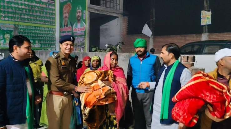 बुलंदशहर 15 दिसम्बर 25*डीसीपी ने गरीबो और बुजुर्गो को कंबल वितरित किये बुलंदशहर 15 दिसम्बर 25*डीसीपी ने गरीबो और बुजुर्गो को कंबल वितरित किये