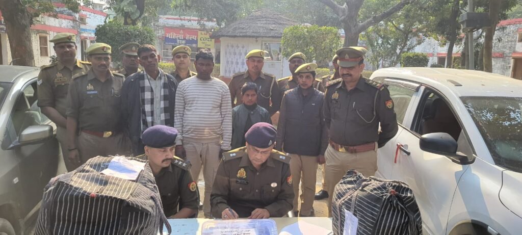 सुल्तानपुर 16सितम्बर 25*33 किलो गांजा,₹3.25 लाख नकद और दो लग्ज़री कारों संग तीन तस्कर गिरफ्तार*