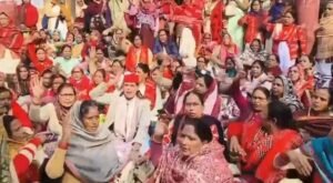 कानपुर नगर 17दिसम्बर 25*अपनी मांगों को लेकर धरने पर बैठी आशा बहू