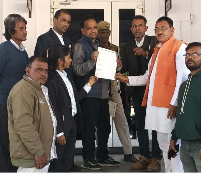 झांसी20दिसम्बर 25*शासकीय भूमि पर अतिक्रमण का मामला गरमाया, सामाजिक कार्यकर्ताओं को धमकाने का आरोप