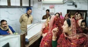 मथुरा21दिसंबर25* ठाकुर श्री बांके बिहारी मंदिर में हुई पावर पावर्ड कमेटी के आदेश पर जगमोहन पास से दर्शन स्थल