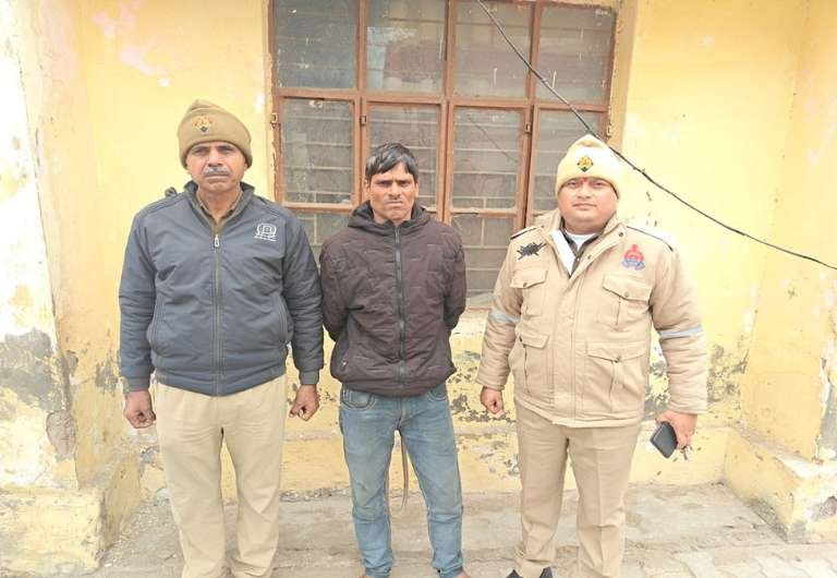 मथुरा 21 दिसंबर 25*थाना कोतवाली पुलिस द्वारा एक अभियुक्त को अवैध तमंचा सहित किया गिरफ्तार ।*