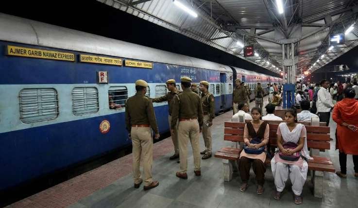 अयोध्या21दिसम्बर 25*कैंट स्टेशन पर आरपीएफ की सतर्कता से दो नाबालिग किशोरियां सुरक्षित बरामद