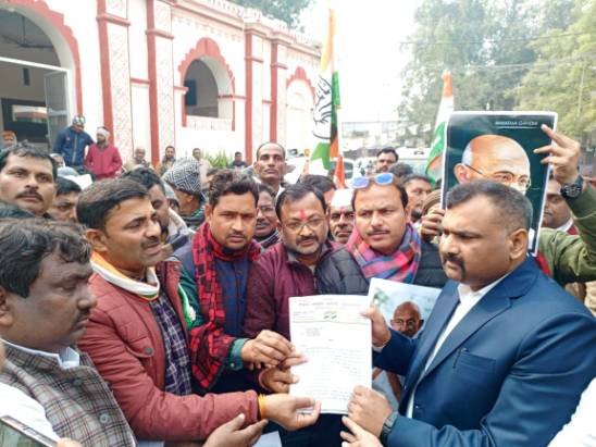 सुल्तानपुर 22दिसम्बर 25*मनरेगा के नामकरण पर कांग्रेसियों में उबाल,प्रदर्शन कर सौंपा ज्ञापन*