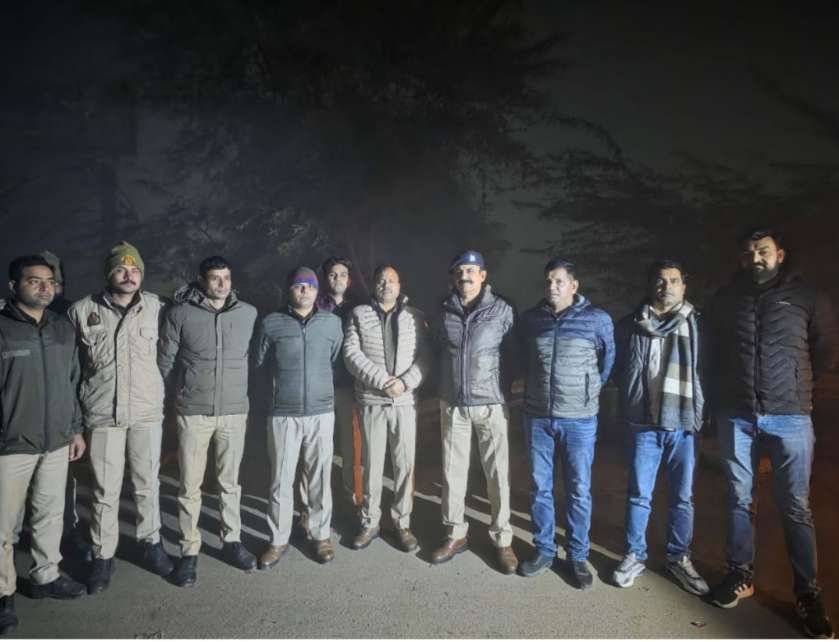 मथुरा 23 दिसंबर 2025* में 25 हजार का इनामी साइबर अपराधी शाहिद घायल,गिरफ्तार