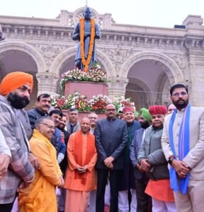 लखनऊ 23दिसम्बर 25* विधान भवन प्रांगण में पूर्व प्रधानमंत्री चौधरी चरण सिंह की 123वीं जयंती पर किसान सम्मान दिवस मनाया गया....*