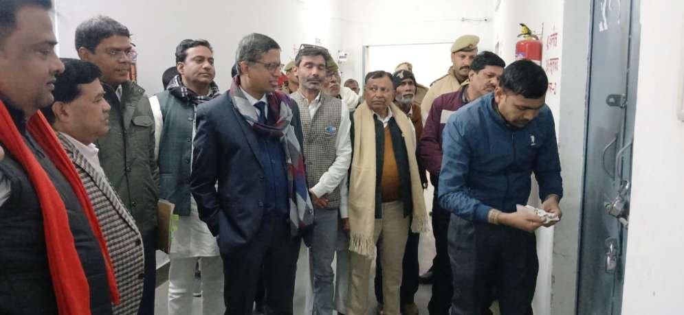 कानपुर देहात24दिसंबर25*जिलाधिकारी ने ईवीएम वेयरहाउस का किया निरीक्षण, दिये निर्देश*