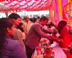 कौशाम्बी 25दिसम्बर 25*सु़शासन सप्ताह के तहत् ग्राम-पन्नोई में चौपाल लगाकर डीएम ने ग्रामवासियों की सुनी समस्याएं*