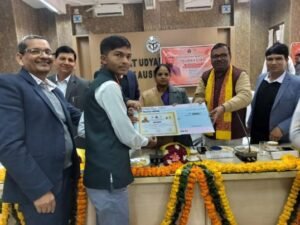 कौशाम्बी 25दिसम्बर 25*अटल बिहारी वाजपेई के जन्म जयंती पर धर्मा देवी इंटर कॉलेज के शिक्षक और छात्र हुए सम्मानित*