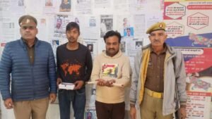 मथुरा 26 दिसंबर 25* दो अभियुक्तगण को चोरी के मोबाइल फोन व एक अवैध चाकू सहित किया गिरफ्तार ।*