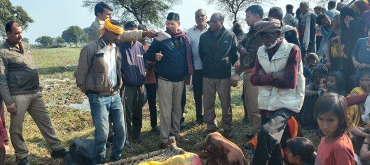 सूखी लकड़ी तोड़ते समय कुएं में गिरी युवती, दर्दनाक मौत से गांव में शोक